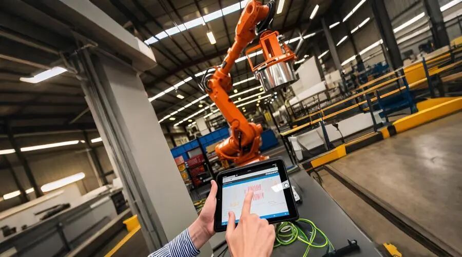 中國工業(yè)互聯(lián)網(wǎng) 十年范式革命開新局，人工智能應(yīng)用軟件開發(fā)成核心驅(qū)動(dòng)力